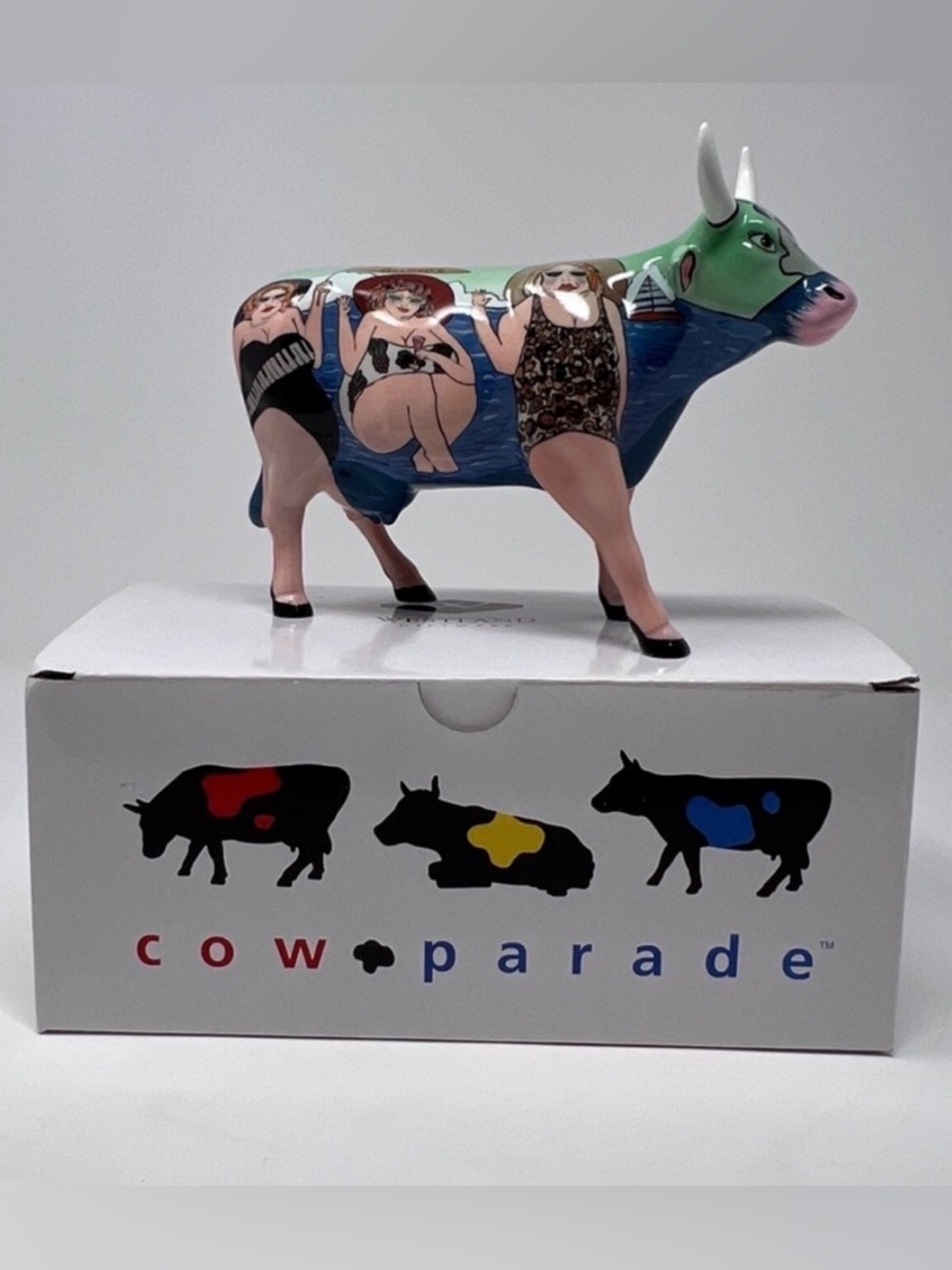 NWT Cow Parade Retired Fun
Seeker Cow Figurine #9199